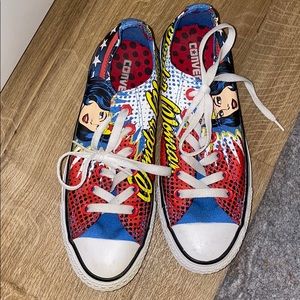 Wonder Woman Converse Size 7 Womens, size 5 Mens